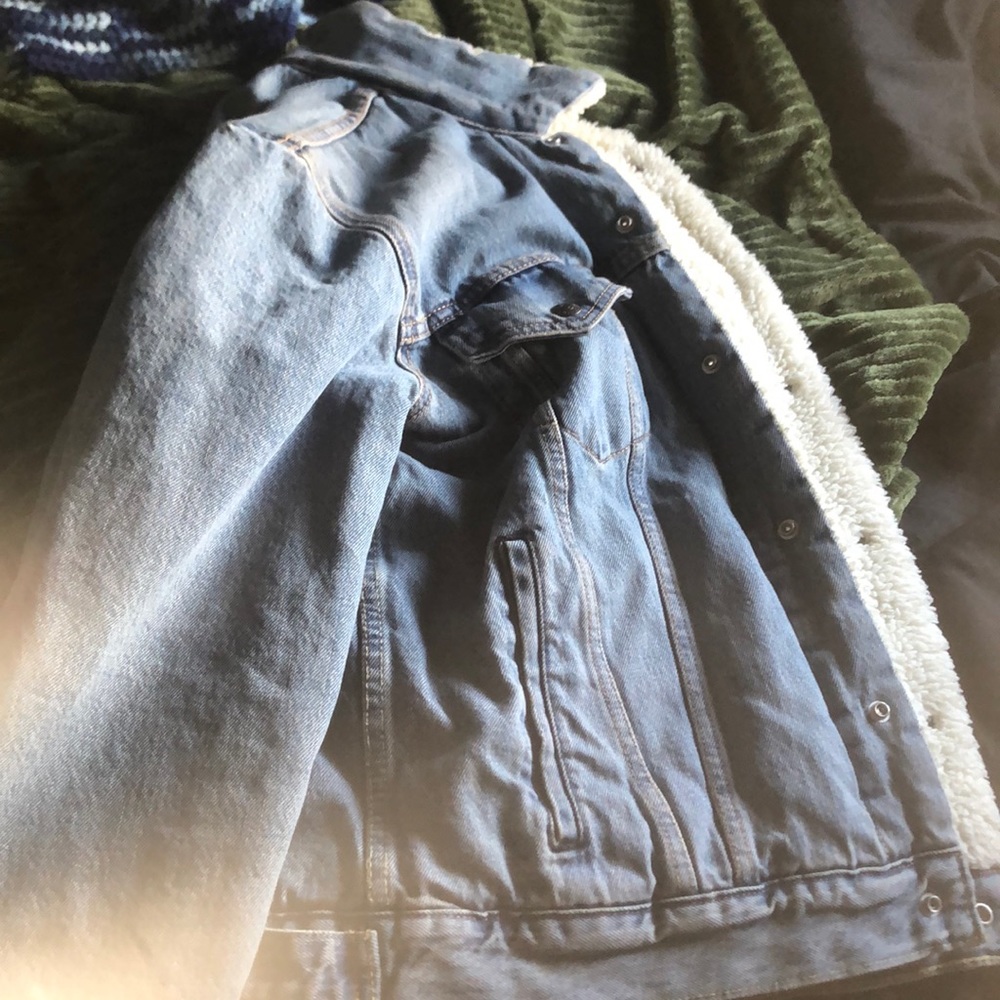 Levi’s jean jacket wit fur inside